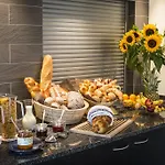 Le Petit Relais Отель